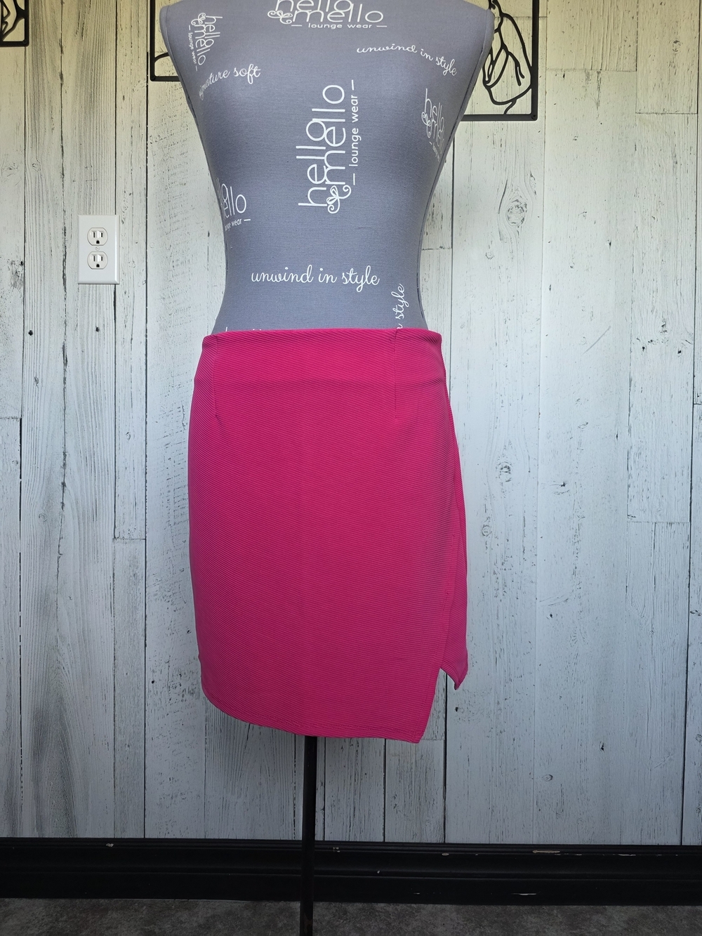 Forever 21 Hot Pink Textured Mini Skirt – Size Medium